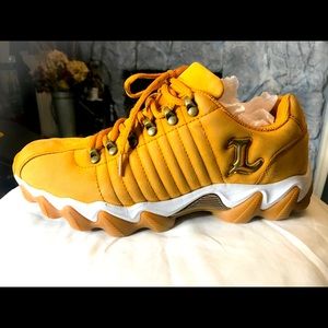 LUGS TAN MENS SNEAKERS SIZE 8 US.